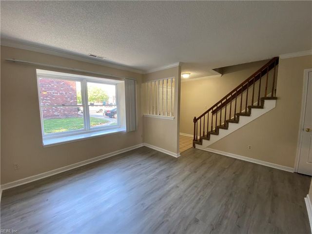 1924 Darnell DR, Virginia Beach, VA 23455