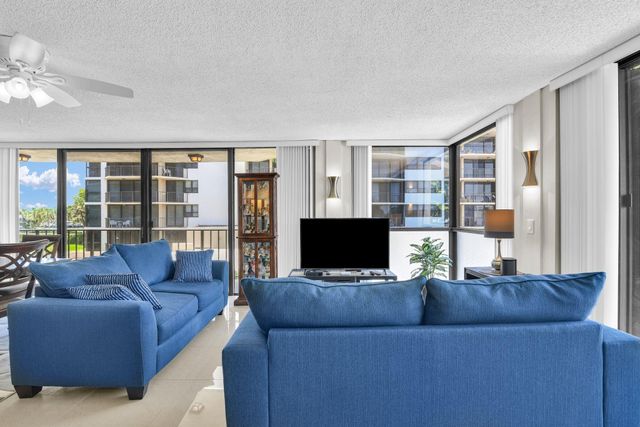 899 Jeffery Street 301, Boca Raton, FL 33487