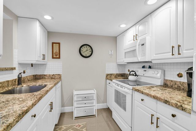 899 Jeffery Street 301, Boca Raton, FL 33487