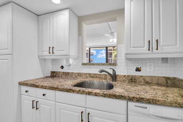 899 Jeffery Street 301, Boca Raton, FL 33487