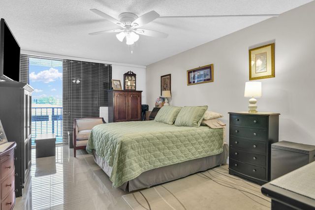 899 Jeffery Street 301, Boca Raton, FL 33487