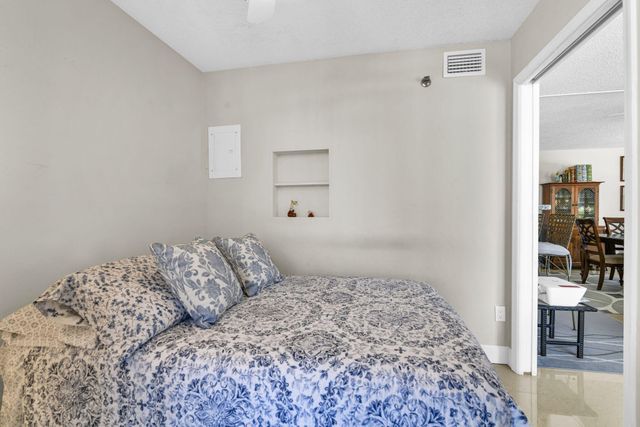 899 Jeffery Street 301, Boca Raton, FL 33487