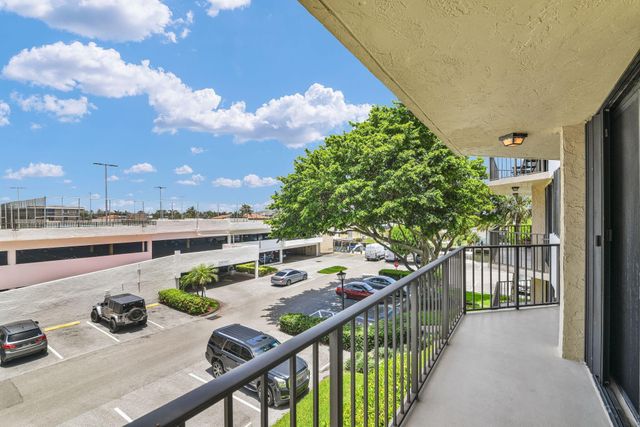 899 Jeffery Street 301, Boca Raton, FL 33487