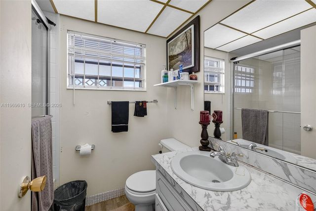 3051 NW 46th Ave 405, Lauderdale Lakes, FL 33313