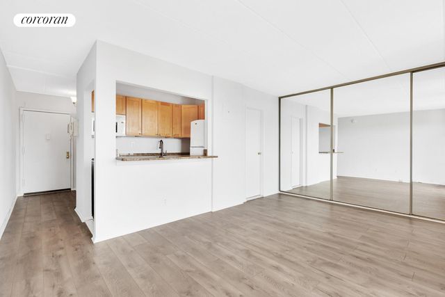 2322 30th Rd Apt 8G, New York City, NY 11102