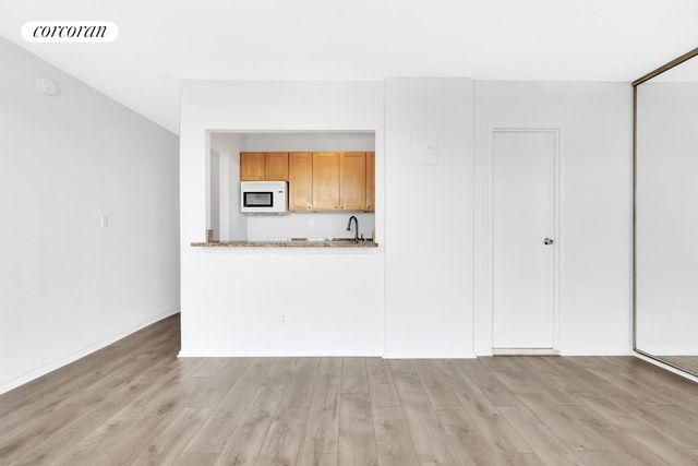 2322 30th Rd Apt 8G, New York City, NY 11102