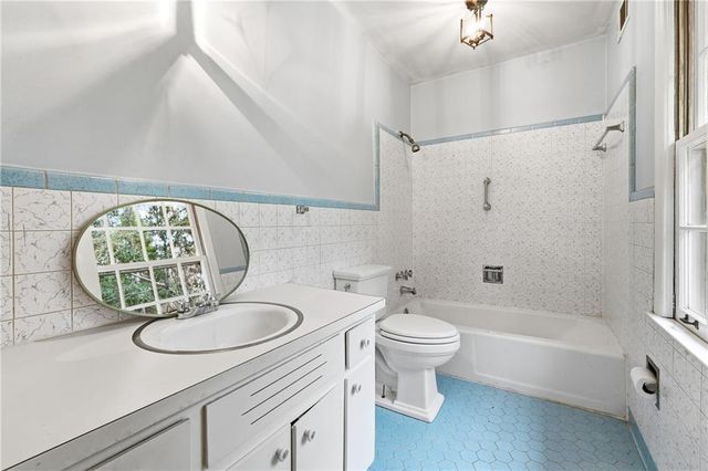 956 W Wesley NW Road, Atlanta, GA 30327