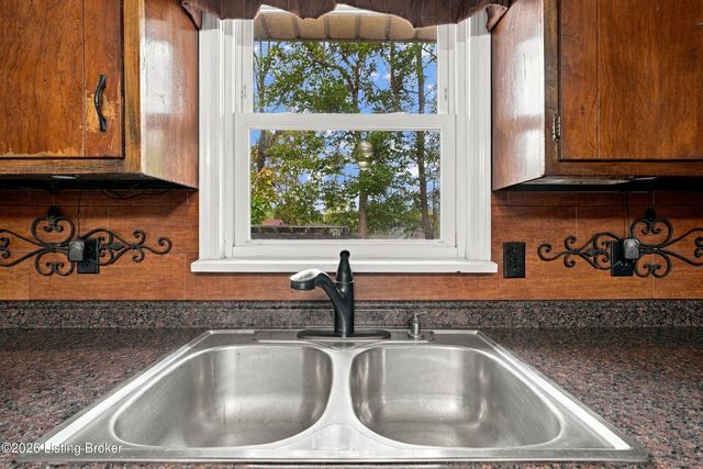 140 Ample Way, Shepherdsville, KY 40165