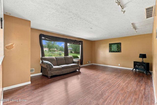 140 Ample Way, Shepherdsville, KY 40165