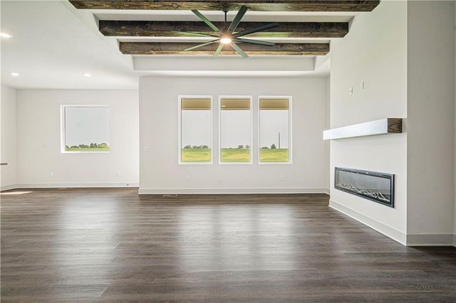 20683 Skyview Lane, Spring Hill, KS 66083