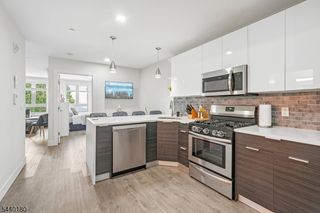 62 69Th St 209, Guttenberg Town, NJ 07093