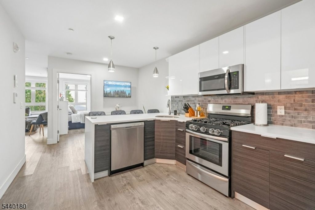 62 69Th St 209, Guttenberg Town, NJ 07093 — exterior
