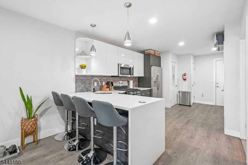 62 69Th St 209, Guttenberg Town, NJ 07093 — photo 3