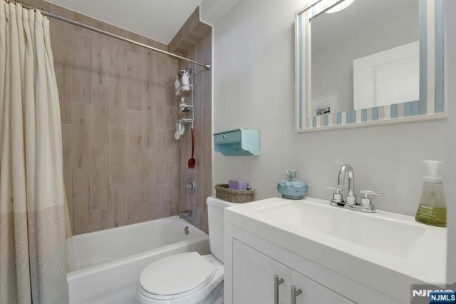 15 Lynne Avenue, Hawthorne, NJ 07506
