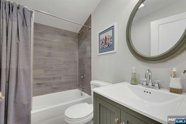 15 Lynne Avenue, Hawthorne, NJ 07506