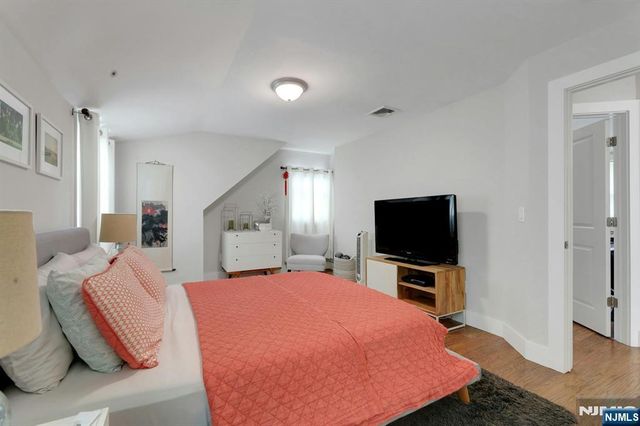 15 Lynne Avenue, Hawthorne, NJ 07506