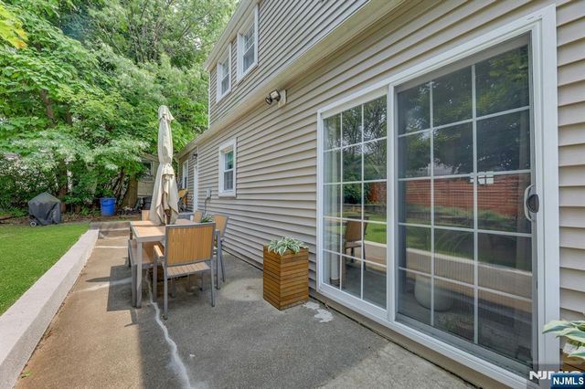 15 Lynne Avenue, Hawthorne, NJ 07506