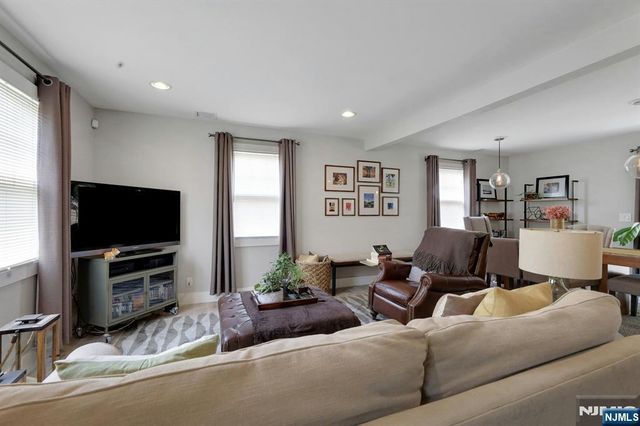 15 Lynne Avenue, Hawthorne, NJ 07506
