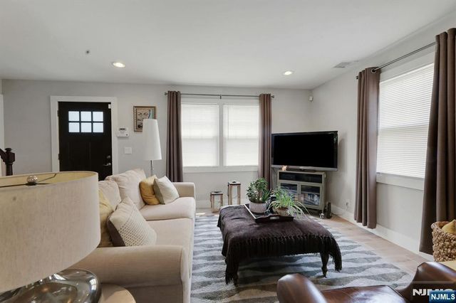 15 Lynne Avenue, Hawthorne, NJ 07506