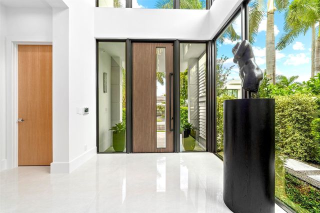 24 Fiesta Way, Fort Lauderdale, FL 33301