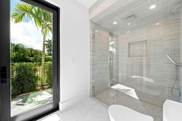 24 Fiesta Way, Fort Lauderdale, FL 33301