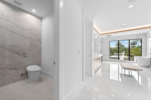 24 Fiesta Way, Fort Lauderdale, FL 33301