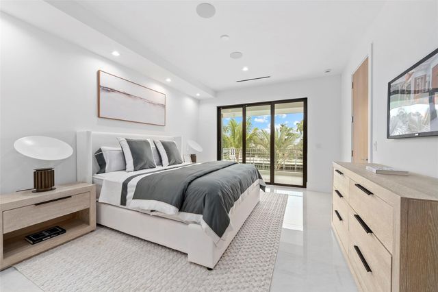 24 Fiesta Way, Fort Lauderdale, FL 33301