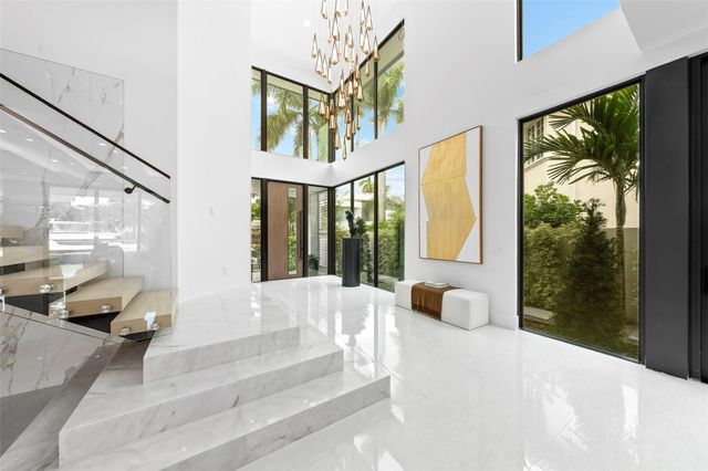 24 Fiesta Way, Fort Lauderdale, FL 33301