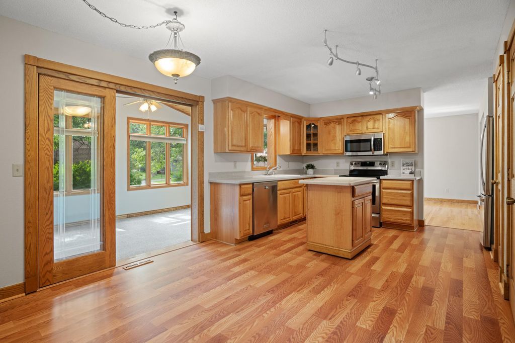 323 Sherwood Court, Circle Pines, MN 55014