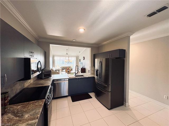 685 Luisa LN # 4, Naples, FL 34104