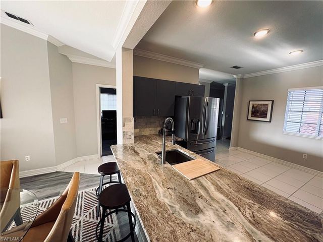 685 Luisa LN # 4, Naples, FL 34104