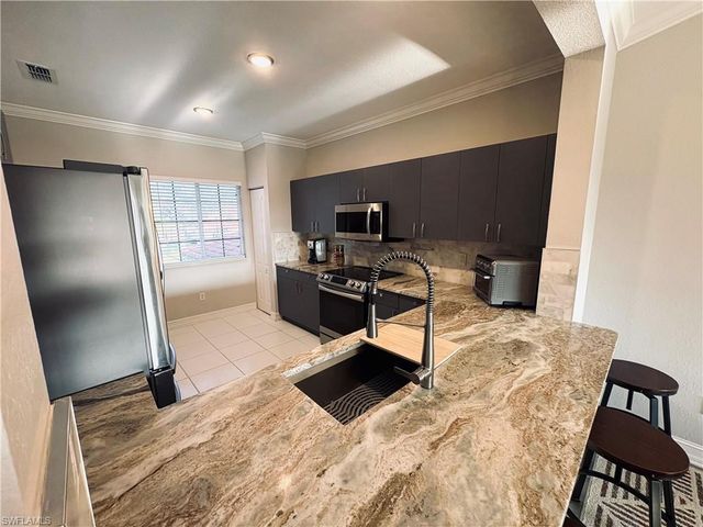 685 Luisa LN # 4, Naples, FL 34104