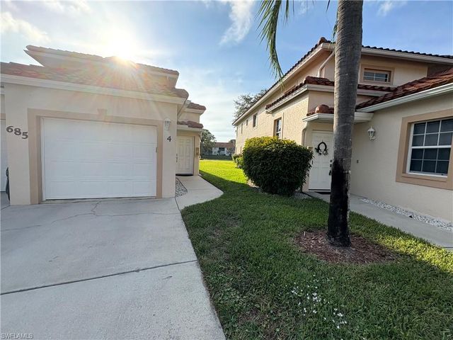 685 Luisa LN # 4, Naples, FL 34104