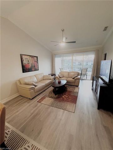 685 Luisa LN # 4, Naples, FL 34104