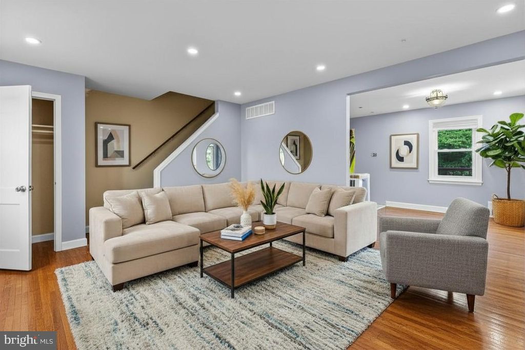 Image 3 of property listing at 4571 AKRON ST, Temple Hills, MD 20748