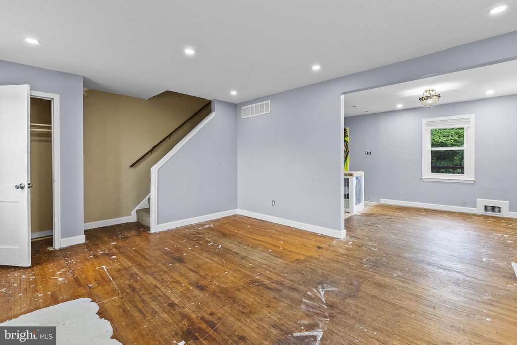Image 4 of property listing at 4571 AKRON ST, Temple Hills, MD 20748