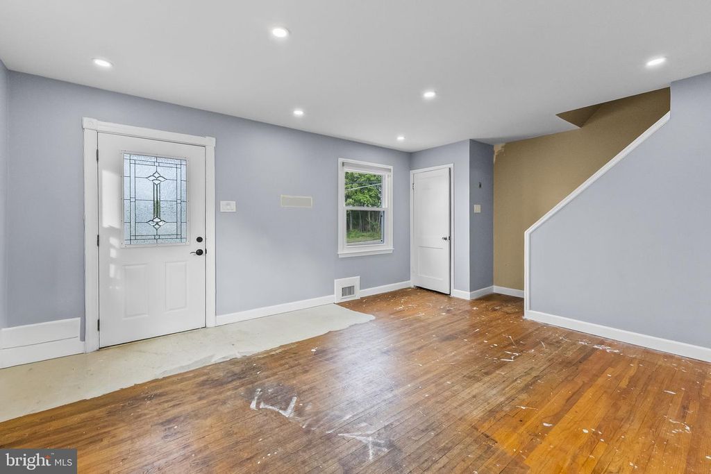 Image 5 of property listing at 4571 AKRON ST, Temple Hills, MD 20748