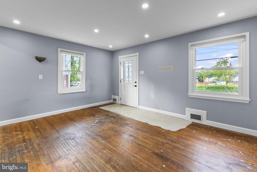 Image 6 of property listing at 4571 AKRON ST, Temple Hills, MD 20748
