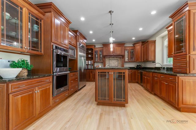 14805 Creekside Path, Libertyville, IL 60048