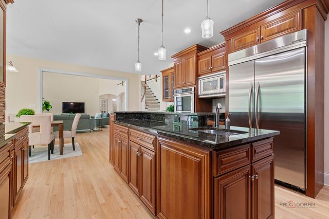 14805 Creekside Path, Libertyville, IL 60048
