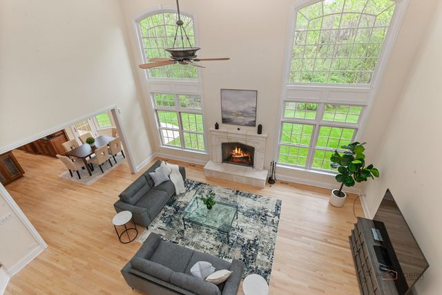 14805 Creekside Path, Libertyville, IL 60048