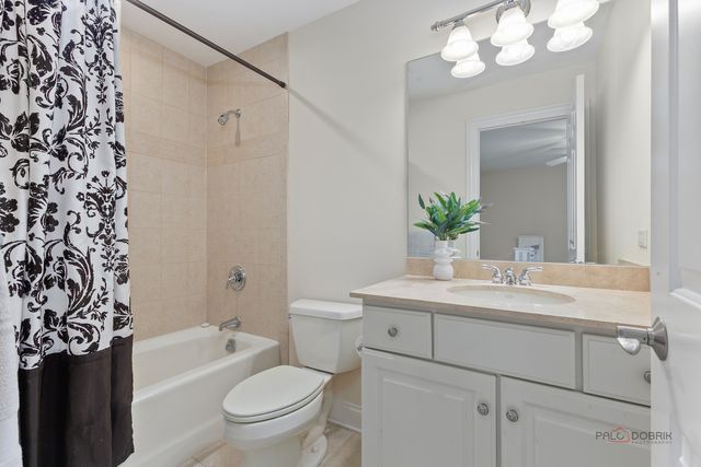 14805 Creekside Path, Libertyville, IL 60048