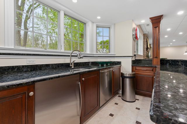 14805 Creekside Path, Libertyville, IL 60048