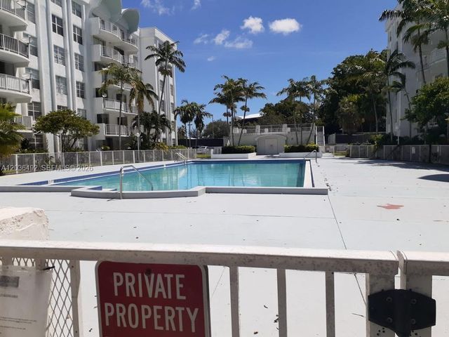 486 NW 165th St Rd B-103, Miami, FL 33169