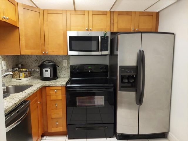 486 NW 165th St Rd B-103, Miami, FL 33169