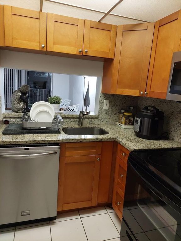 486 NW 165th St Rd B-103, Miami, FL 33169
