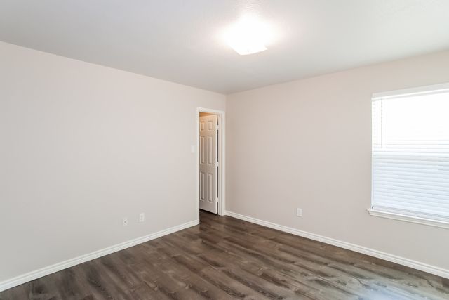 1208 Mountain Peak Drive, Fort Worth, TX 76052