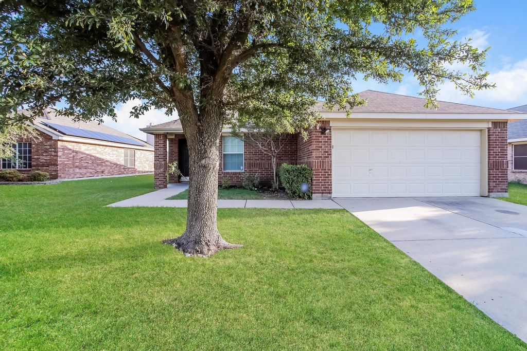 1208 Mountain Peak Drive, Fort Worth, TX 76052