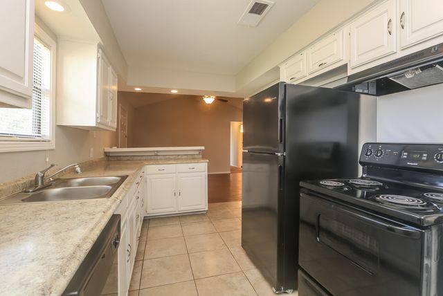 1546 Willowbrook Street, Lancaster, TX 75134