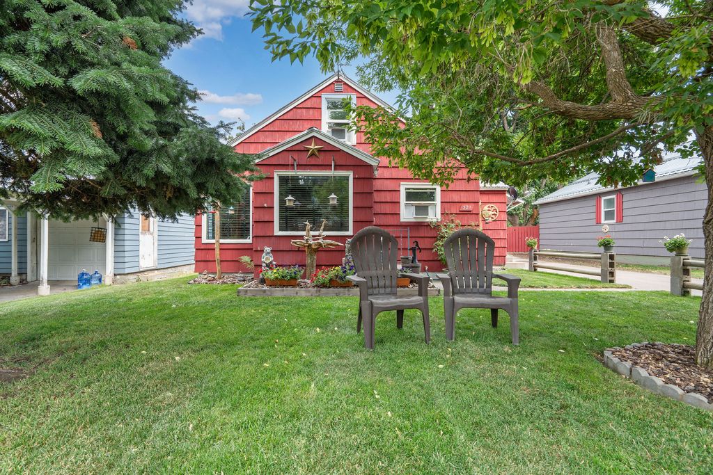Image 1 of property listing at 321 1st Avenue W, Columbia Falls, MT 59912